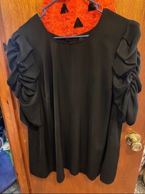 NWOT torrid Black Puff-Sleeve Blouse